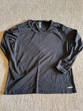 NWOT Wrangler Women's Black Long Sleeve Crew Neck Top